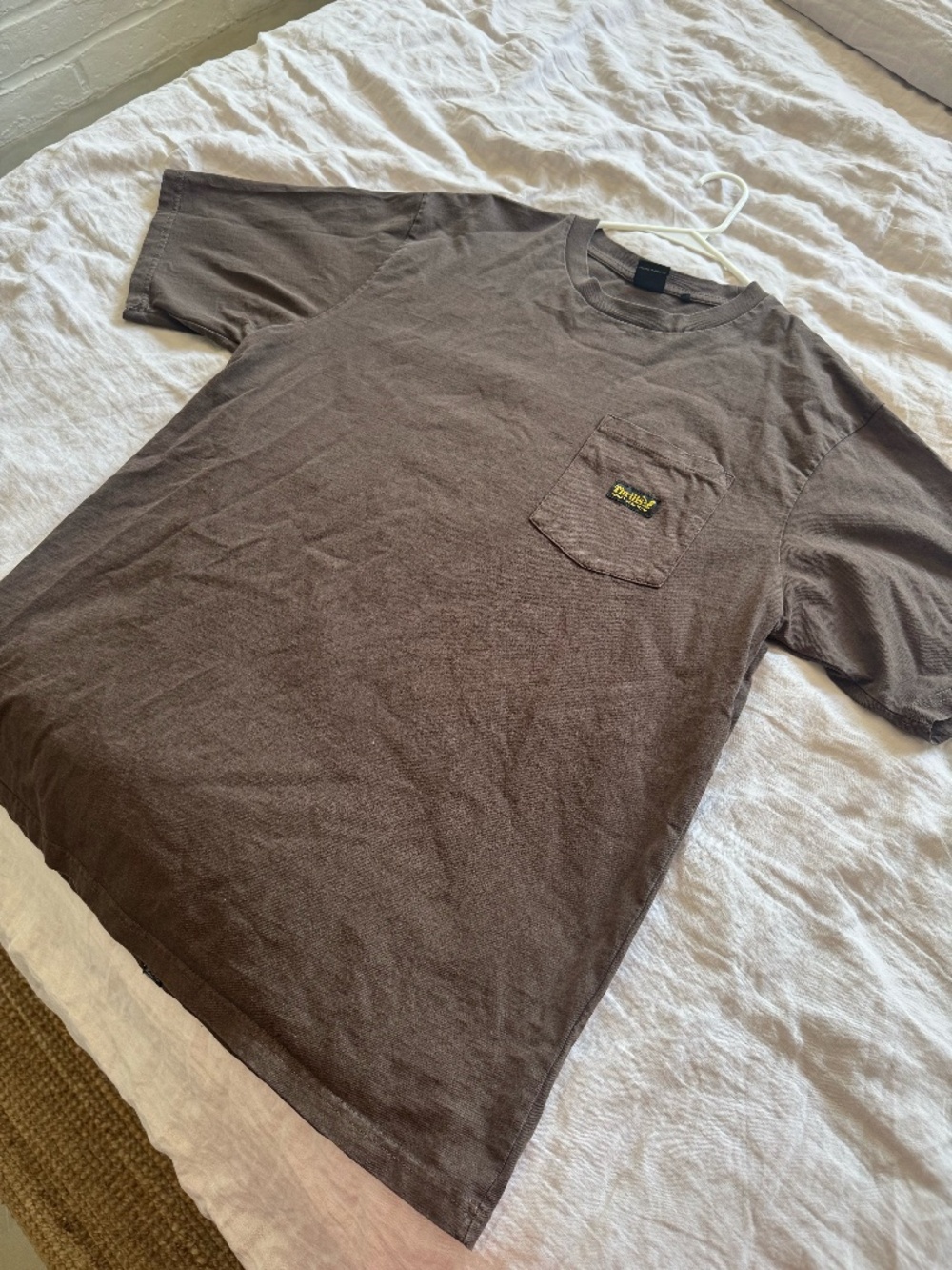 Thrills Men’s Brown Pocket T-Shirt Size Large Excellent Condition
